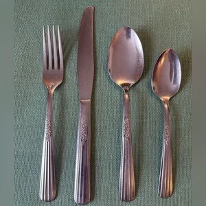Oneida Thor “Flutes Rose” Vintage Flatware 16 Piece Set Stainless Steel